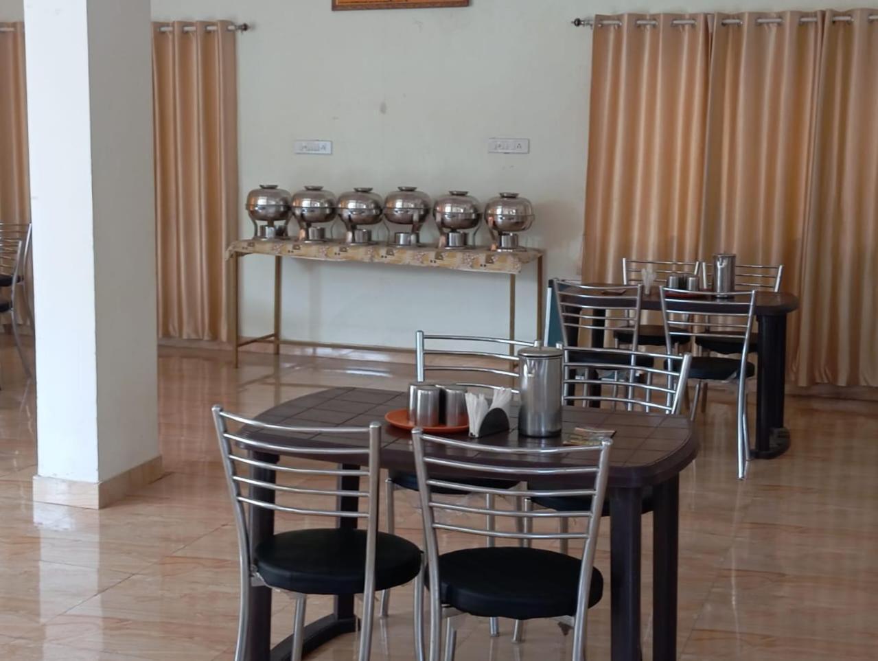 Blue Bell Homestay Lonavala Luaran gambar