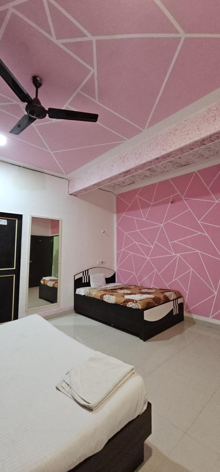 Blue Bell Homestay Lonavala Luaran gambar